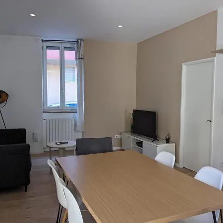 Maison Spacieuse Et Chaleureuse Au Centre Апартаменты