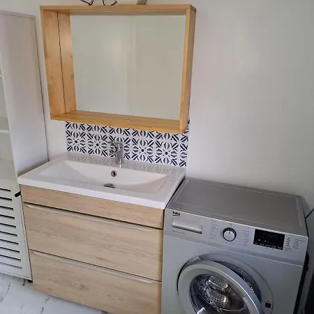 Maison Spacieuse Et Chaleureuse Au Centre Апартаменты *